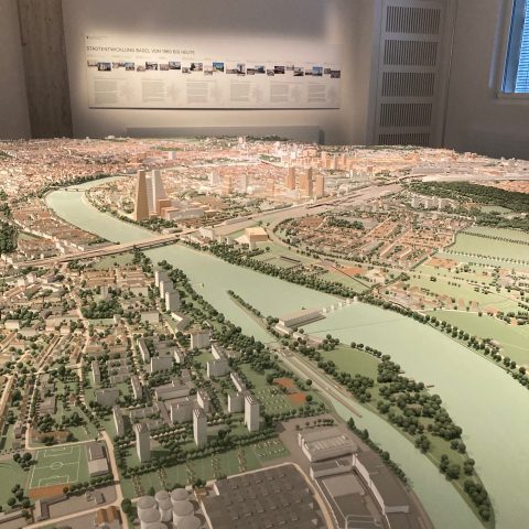 Photographie représentant une partie de la maquette de la ville.
